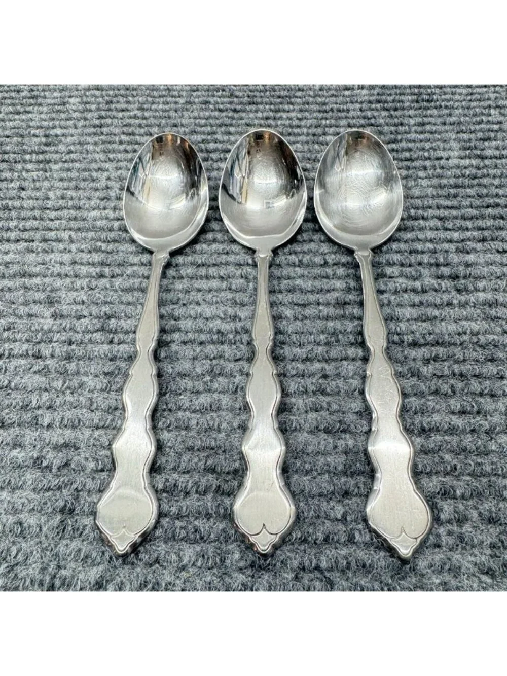 Lot Of 3 Oneida VALERIE Dinner Spoons Tablespoon Dessert Distinction Deluxe HH
